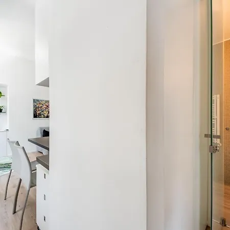 Amazing Flat In Duomo By Easylife شقة